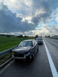 Uderzył w barierki na S7