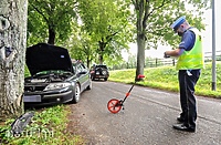 Uderzył w drzewo w Próchniku