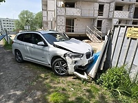 Uderzył w ogrodzenie budowy, miał 2,5 promila