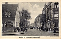 Dawno temu w Elblągu... kobieta uległa wypadkowi przy ozdabianiu okna