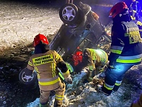 Vw polo dachował do rowu z wodą, zginęła 22-latka  (aktualizacja)