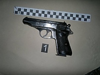 Zatrzymali 20-latka, który miał… pistolet