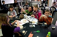 Wesołe eksperymentowanie w muzeum