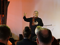 Wierszem, prozą i piosenką