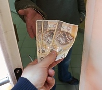 "Wnuczek" zaatakował w Elblągu. Kobieta straciła 3 tys. zł