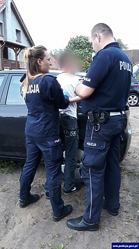 Wrzucał psa do wody – został zatrzymany przez policjantów