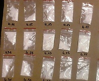 Wszczął awanturę i ugodził nożem przechodnia. Znaleźli przy nim narkotyki