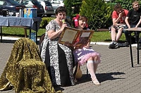 Z postaciami z bajek za pan brat