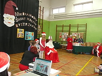 Zabawa Przedszkolaków z Mikołajem