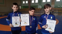 Zapaśnicy z medalami