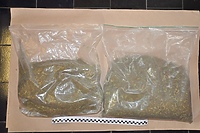 Zatrzymali dilera. Miał kilogram marihuany