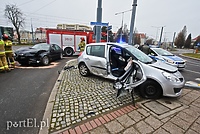 Zderzenie renault z bmw pod szkołą muzyczną (aktualizacja)