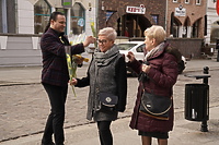 Żółte tulipany dla elblążanek od Ruchu Polska 2050 z okazji Dnia Kobiet 