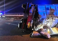 Ciężarówka zatarasowała S7