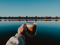 Od Tokio po Mediolan: jak globalne trendy wpływają na ekspresy do kawy