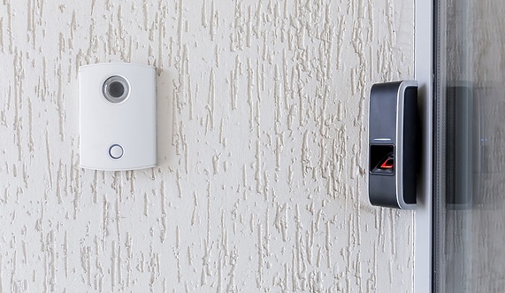 Dzwonek do drzwi - przewodowy czy bezprzewodowy?