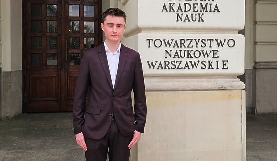 Jest w 3 klasie liceum, a już zdał maturę