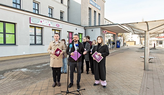 Kolej na zmiany na kolei