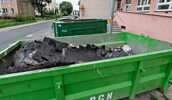„Śmierdzi tak, że okna nie można otworzyć”