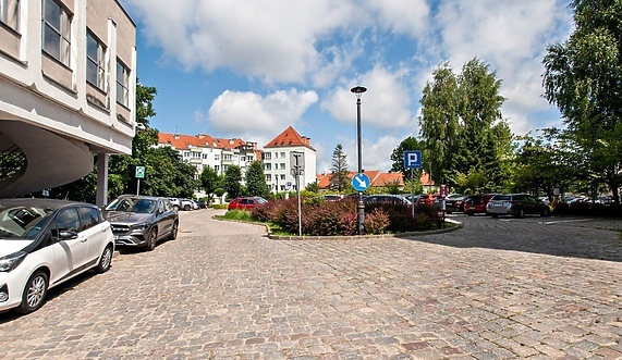Planują przebudować parking przy urzędzie Planują przebudować parking przy urzędzie