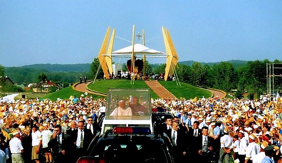 Papież na lotnisku 