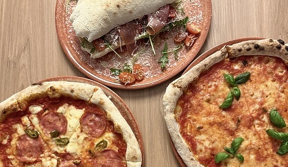 Pizzeria Mała Roma. Rzym nieopodal Bramy Targowej Pizzeria Mała Roma. Rzym nieopodal Bramy Targowej