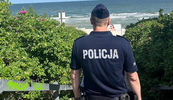 Policja rusza na plażę