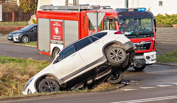 Wymusiła pierwszeństwo i wylądowała w rowie