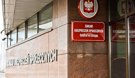 ZUS ostrzega. Uważaj na oferowaną pomoc przy świadczeniu wspierającym, może sporo kosztować
