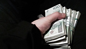 Chciał mieć więcej pieniędzy, stracił sto tysięcy Chciał mieć więcej pieniędzy, stracił sto tysięcy