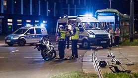 Citroenem uderzył w motocyklistę