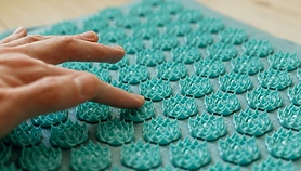 Czy mata do akupresury pomaga na ból pleców i stres?