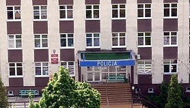 Rzucił koktajlem Mołotowa w komendę policji, stanie przed sądem