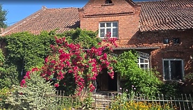 Gawęda o szkarłatnych różach i białych laubzekinach 