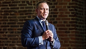 Krasulski, Nawrocki i białe plamy w życiorysie