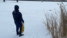 Nie zostawili go na lodzie