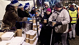 Nigdy nie jesteś sam, czyli wigilia na placu Dworcowym