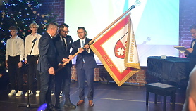 Nowy sztandar na 80. urodziny