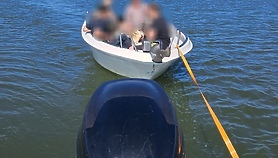 Policja ratuje dryfujących łodzią na Zalewie Wiślanym