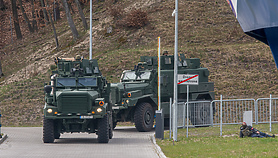 Polityczna wojna o SAFE z elbląskimi akcentami