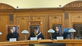 Proszę wstać, sąd idzie