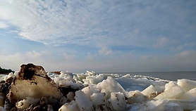 Wypadek na lodowych taflach na plaży