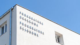 Na klatce schodowej zadał pięć ciosów nożem mężczyźnie. Odpowie za zabójstwo