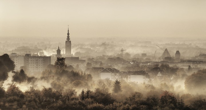 Pod kołderką z dymu i mgły