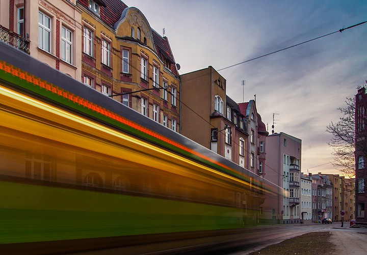 Zielona strzała pędzi Królewiecką