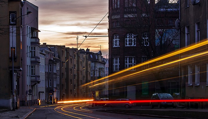 Królewiecką tramwaj mknie