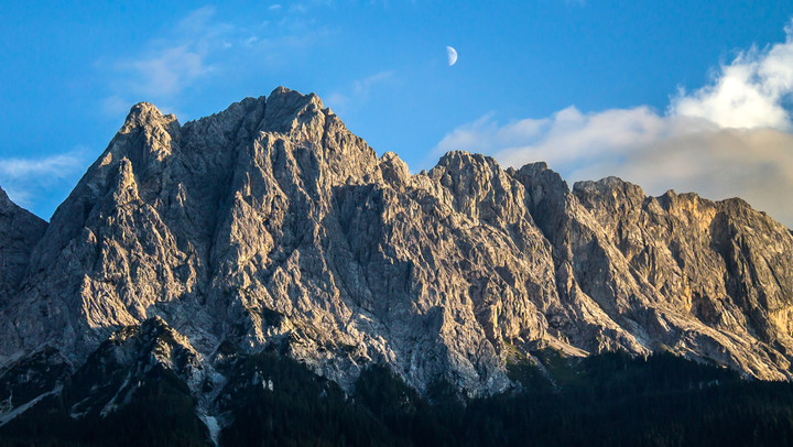 Grosser Waxenstein 2277m widziane o zachodzie z Grainau.