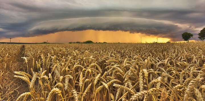 burza nad Stolica Warmii