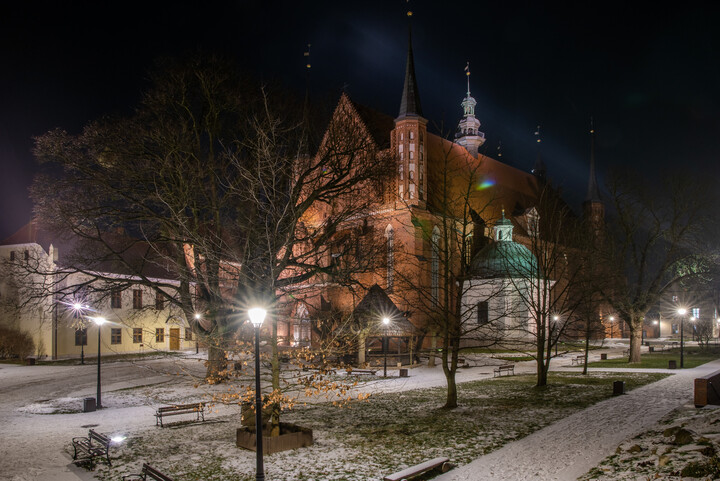 Dziedziniec katedralny