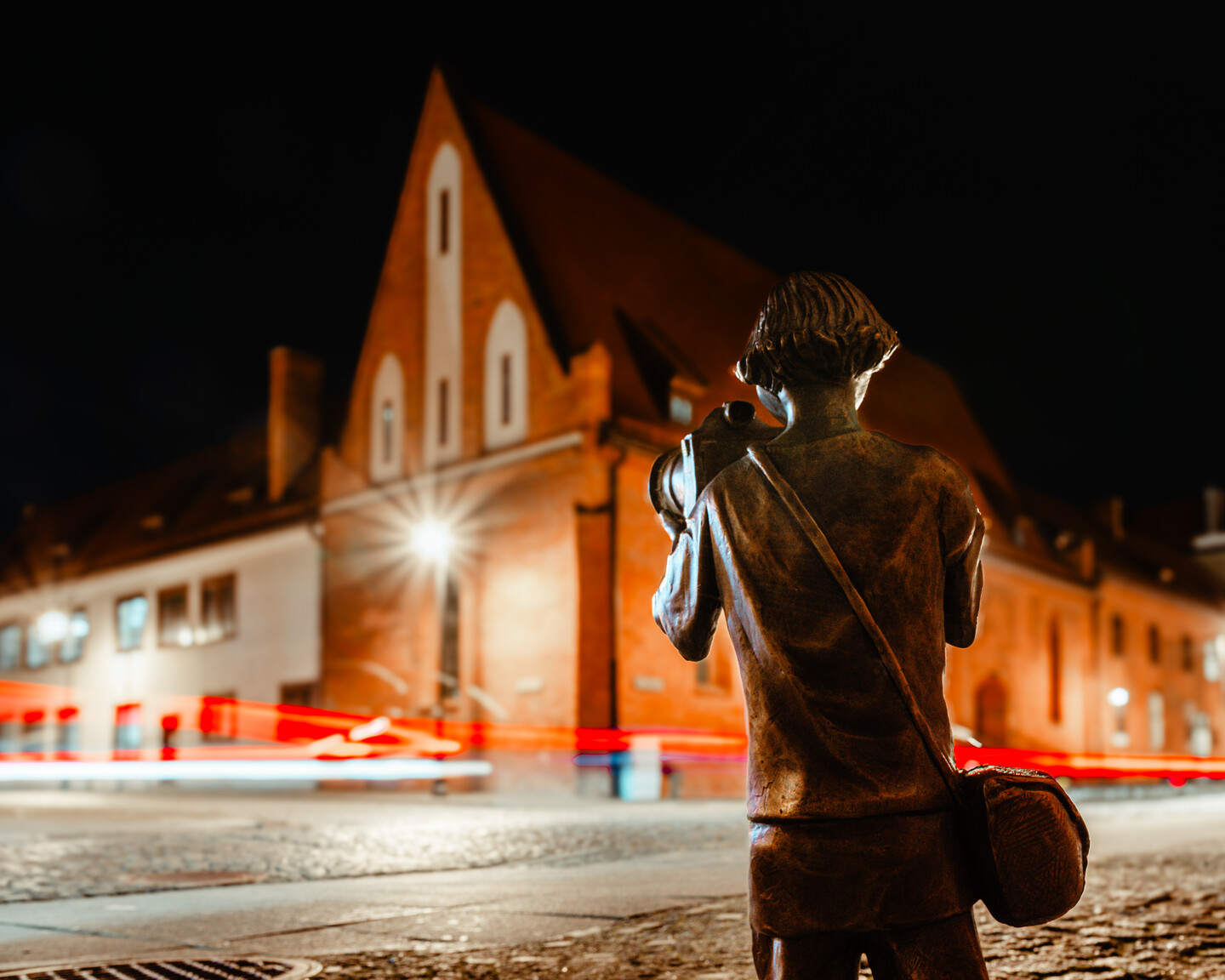 Piekarczyk na poszukiwaniu najlepszych ujęć